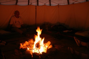 kampvuur in een tipi tent | Hopi Indian Reservation